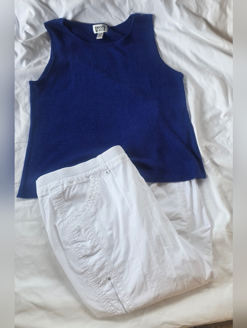 Chico’s Set Cargo Crop Pants Women 3 (XL/16) White Cotton Blend & Blue Tank Top